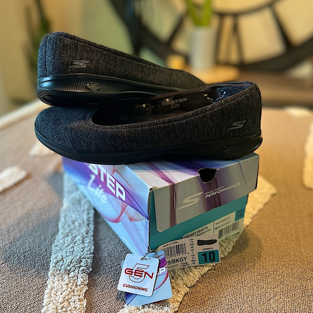 Sketchers GoStep Performance NWT